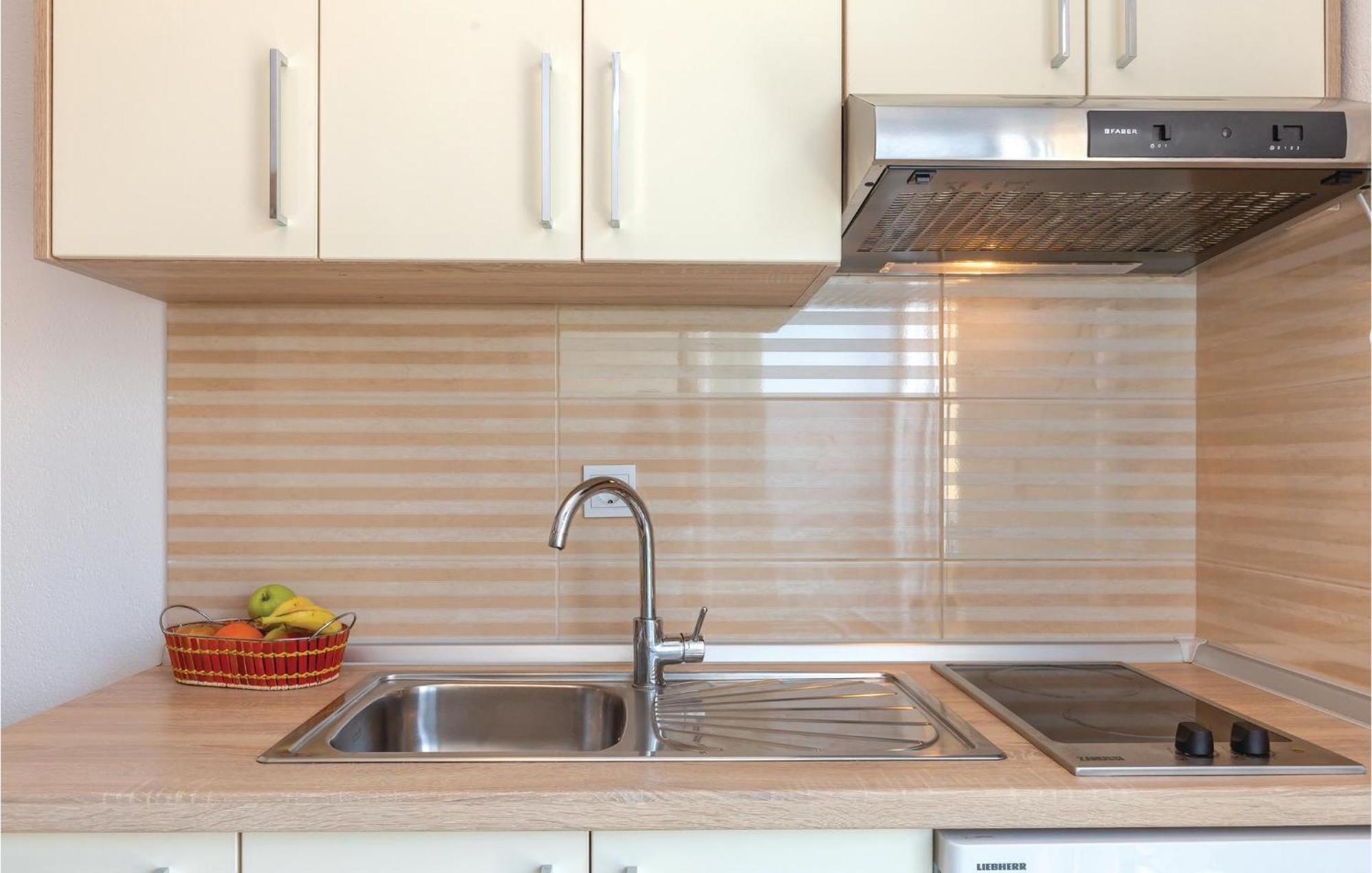 Nice Studio In Krvavica With Kitchen Esterno foto